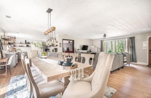 Jonesboro House | Charming and Spacious Home Great for Group Getaway