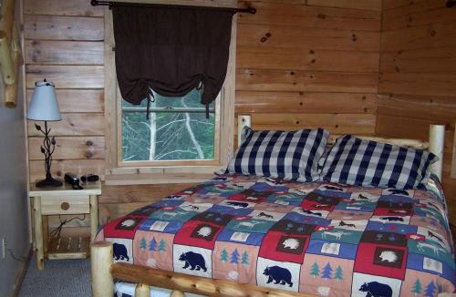 Clyde House | Charming Cabin Rental with a Hot Tub and Fireplace in the Smoky Mountains