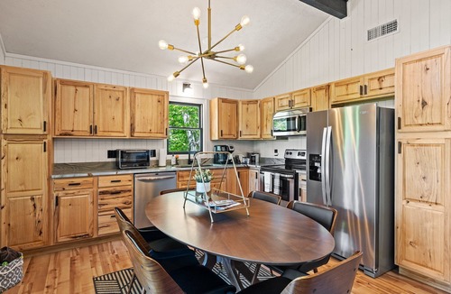 Maggie Valley Cottage | Charming cabin with hot tub & breathtaking views.