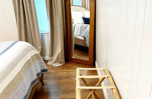 Milledgeville Apartment | Charming Lake Front Home and Pavilion