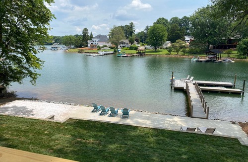 Mount Mourne House | Charming “Langtree Cottage” expansive shorefront patio, beach on quiet wide cove