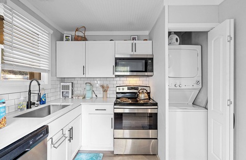 Polk Village Cottage | Charming Marsh Retreat near DT Beaufort, Restaurants, Stores, MCAS Military Base