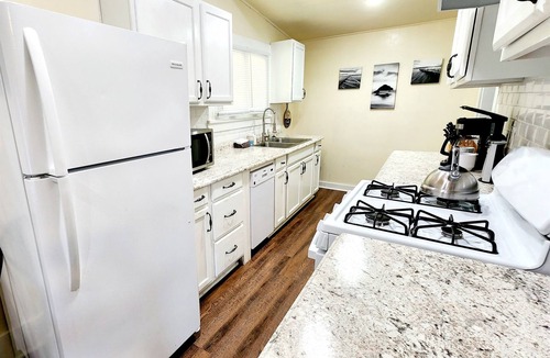 Gulfport Cottage | Charming Updated Cottage Near Beach | Dog-friendly