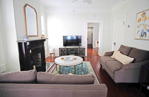 Historic Downtown Savannah Villa | Chatham House - Historic 3 Bedroom on Chatham Square