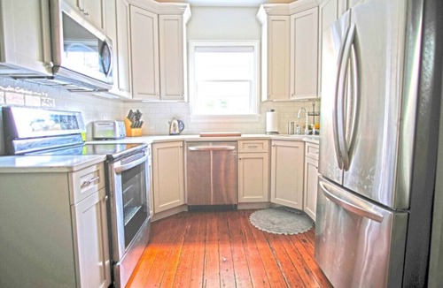 Historic Downtown Savannah Villa | Chatham House - Historic 3 Bedroom on Chatham Square