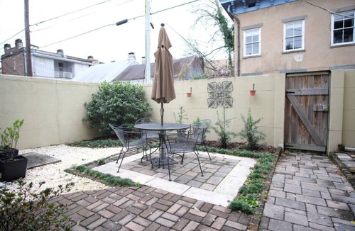 Historic Downtown Savannah Villa | Chatham House - Historic 3 Bedroom on Chatham Square