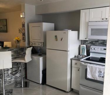Iona Apartment | Cheerful 2 bedroom 1 and a half bathroom townhouse with pool