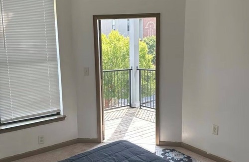 West End Condo | Chic Condo 2mi from Mercedes-Benz & State Farm