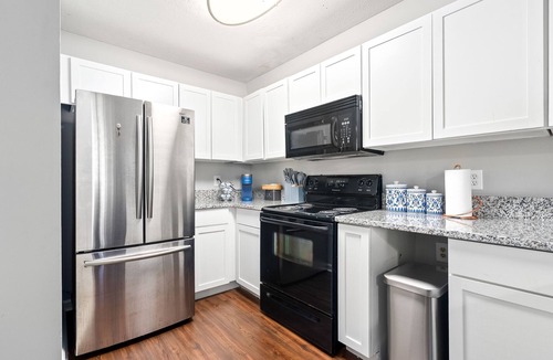 Auburn House | Chic Downtown Auburn Townhome! 2/1.5