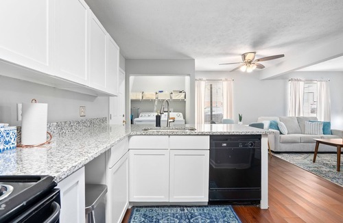 Auburn House | Chic Downtown Auburn Townhome! 2/1.5
