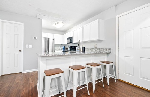Auburn House | Chic Downtown Auburn Townhome! 2/1.5