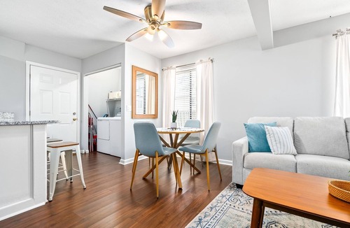 Auburn House | Chic Downtown Auburn Townhome! 2/1.5