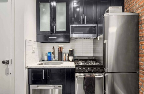 Midtown West Apartment | Chic Midtown Hideaway | Walk to NYC Landmarks