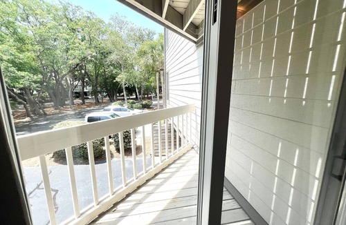 Seabrook Island Villa | Chic Oasis. Pet friendly. Club access included.