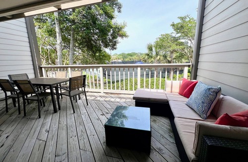 Seabrook Island Villa | Chic Oasis. Pet friendly. Club access included.
