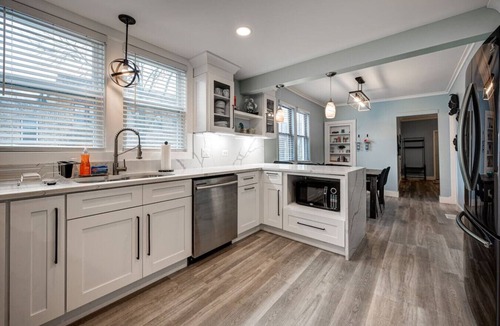 Bucktown Condo | Chic & Spacious Bi-Level Bucktown Condo - Sleeps 8