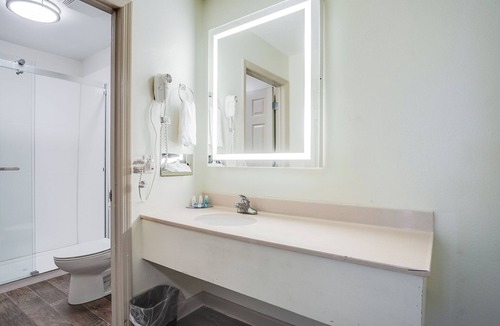 Pooler Hotel | Clarks Inn Savannah Airport