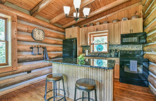 Weaverville Cabin | Classic Log Cabin 15 minutes to downtown Asheville-fire pit, pond, fireplace