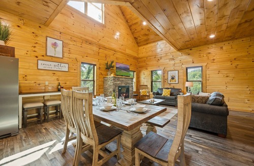 Sevierville Cabin | Classic Log Cabin | Hot Tub, Pool, Games & Dogs OK