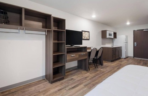 Newnan Hotel | Clean, Affordable Room Perfect for Extended Stays