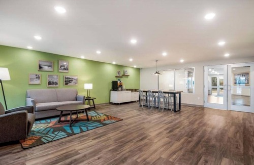 Newnan Hotel | Clean, Affordable Room Perfect for Extended Stays