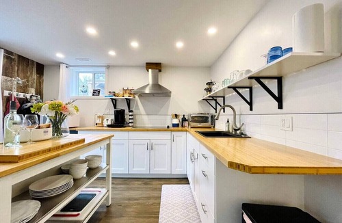 South Lethbridge House | Clean and Bright 2 Bedroom Lower Suite!