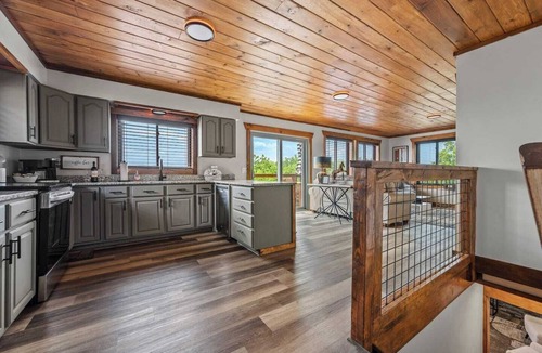 Sevierville Cabin | Close to attractions~Dog Friendly~Indoor Pool~Hot Tub~Views