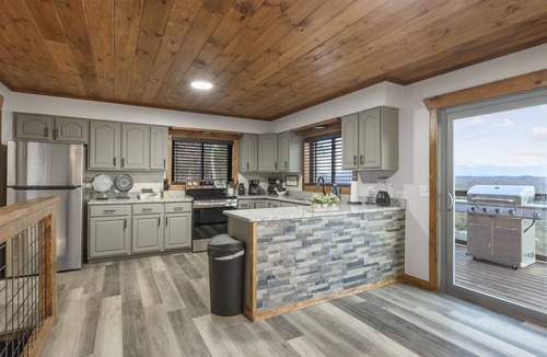 Sevierville Cabin | Close to attractions~Dog Friendly~Indoor Pool~Hot Tub~Views