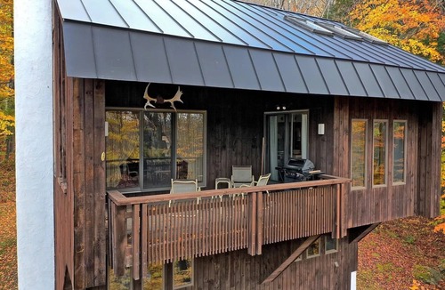 Plymouth House | Close to Hiking and Lakes - Cozy Mountain Cabin