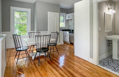 Hampton Apartment | Close to Local Beaches and Downtown
