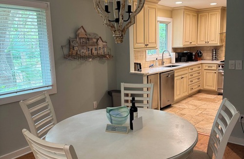 West Beach Cottage | Closest Cottage to the Beach! Casual Luxury.