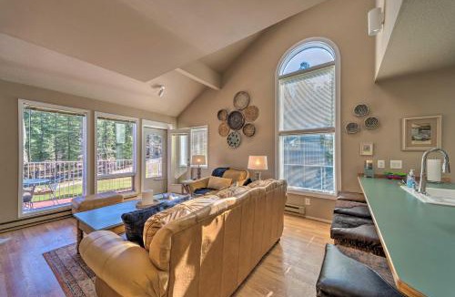 Cloudcroft House | Cloudcroft Townhome w/Deck - 1 Mi to Burro Ave!