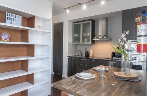 Toronto Entertainment District Apartment | CN Tower View 2-Bed+den, with parking 8 Guests