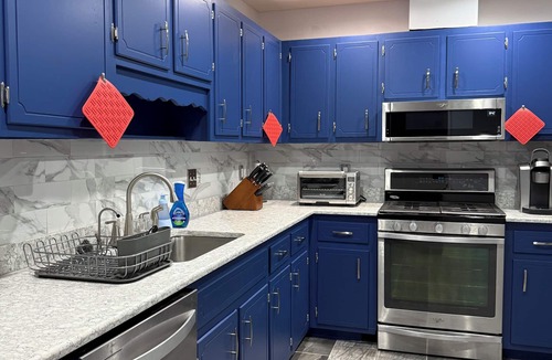 North Northwest Pensacola House | Coastal calm &I-10 convenience: 3BR/2BA beach themed house