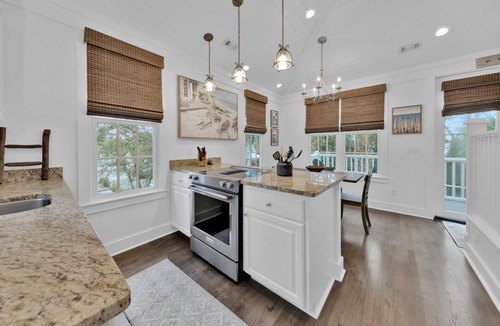Sunnyside Cottage | Coastal Comfort 2 BR Cottage Private Pool