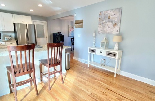West Ashley House | Coastal Comfort in Charleston - Family + Pet Friendly - Central Location