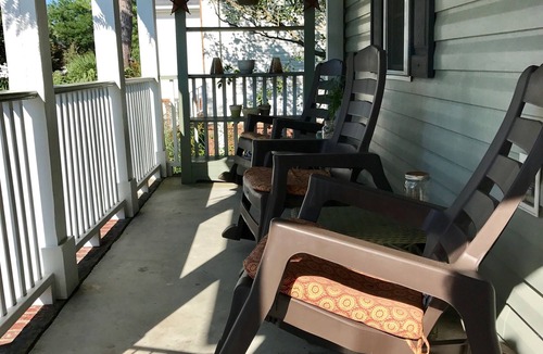 Charleston House | Coastal Comfort; Sleeps 13; Central to DT & Beach.