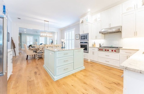 King City House | Coastal Luxury Retreat - Private Pool, Walk to the Pier, & Sleeps 16!