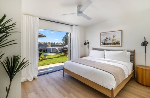 East Side Capistrano House | Coastal Modern- Amazing Views, 5 mins to the Beach and Downtown Oceanside