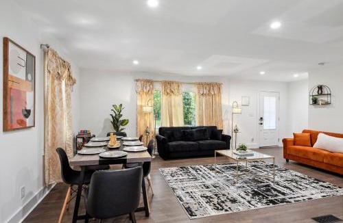 East Point Apartment | Coastal Retreat Oasis- Perfect for large groups by Deity Villas
