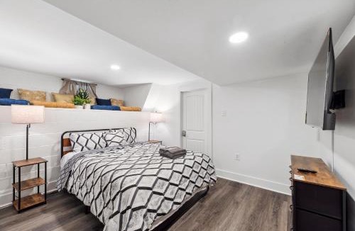 East Point Apartment | Coastal Retreat Oasis- Perfect for large groups by Deity Villas