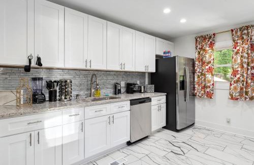 East Point Apartment | Coastal Retreat Oasis- Perfect for large groups by Deity Villas