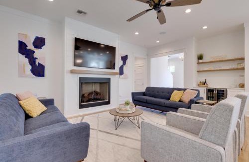 Waveland House | Coastal Waveland House 1/2 Block to Pub Beach