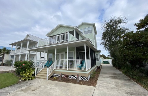 Crystal Beach House | Come stay at Pelicans Perch!The ultimate beach house. 3 minute walk to beach !