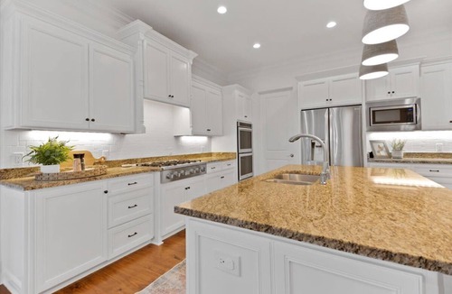 King City House | Comfort and Elegance at the Pier Village