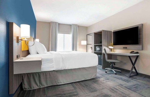 Fort Walton Beach - Destin Hotel | Comfort Inn & Suites Destin near Henderson Beach