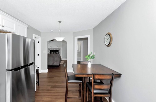 Normal House | Comfortable 2/1 with A Dedicated Workspace