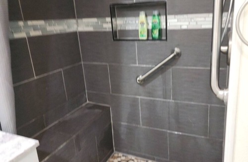 Plainview House | Comfortable 2BR Home Wi-Fi Washer & Dryer Pet Friendly