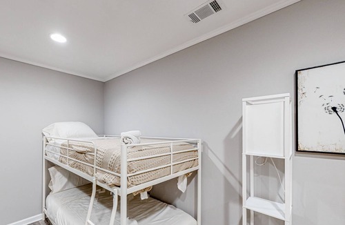 East Point Apartment | Comfortable apartment with an in-home theater, jetted tub, & AC - dogs ok