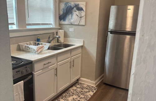 Springfield Apartment | Comfortable Home with Weekly and Monthly Rates!